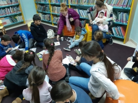 שעת סיפור(2 תמונות)